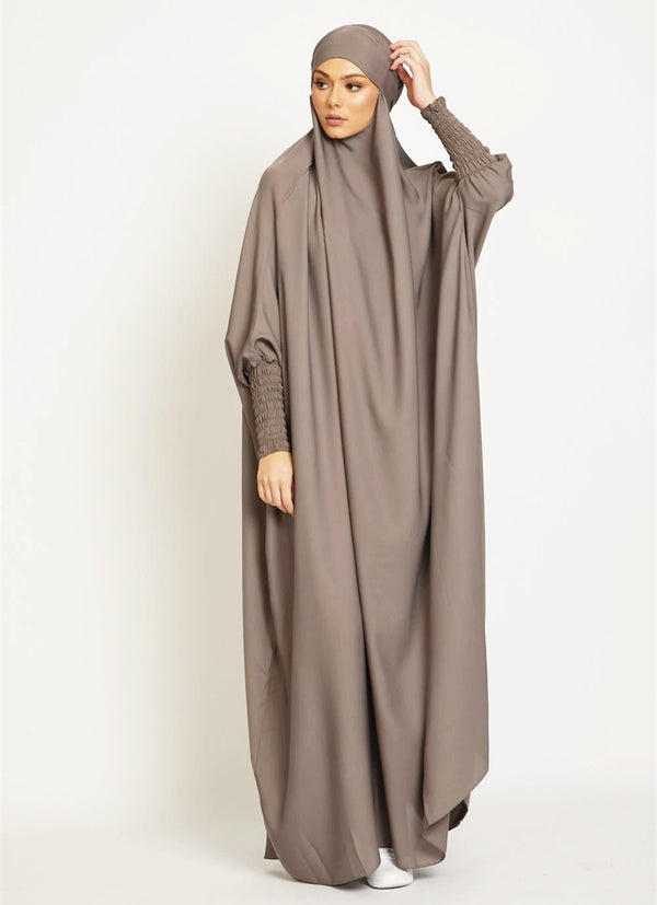 Warm Taupe Zijdezachte Satijn Onepiece Jilbab